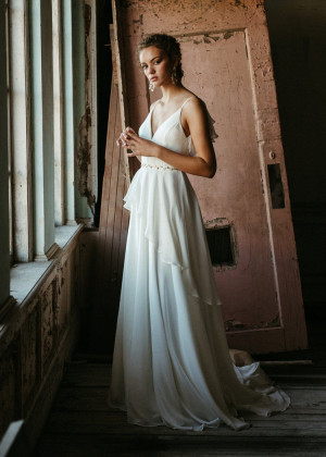 Spaghetti Straps Ivory Chiffon Open Back Stunning Wedding Dress